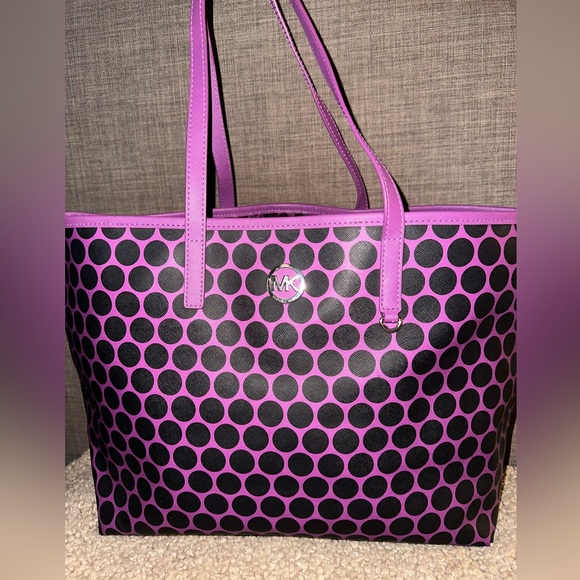 Michael ๐ Kors Saffiano Leather Tote - Picture 1 of 10